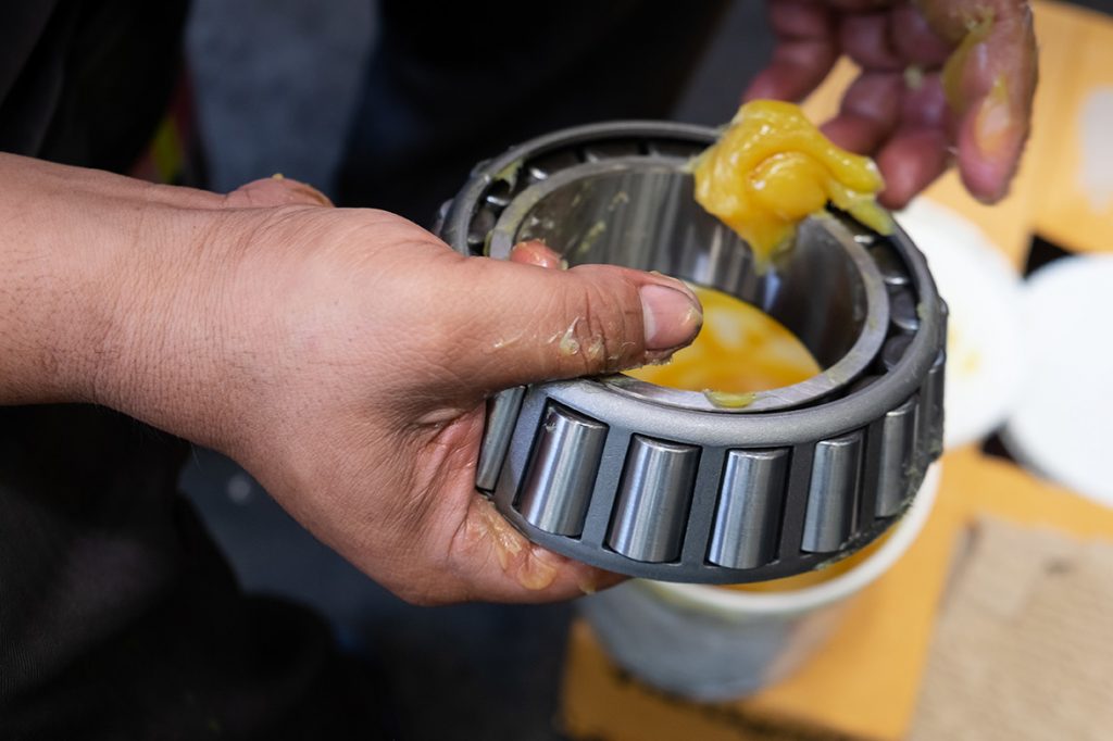 Putting lithium grease into wheel bearing for ten wheel track by